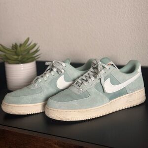 NIKE AIR FORCE 1 '07 LV8